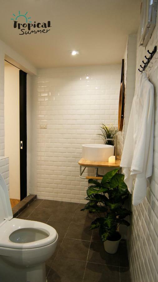 Tropical Summer Hostel Bangkok Extérieur photo